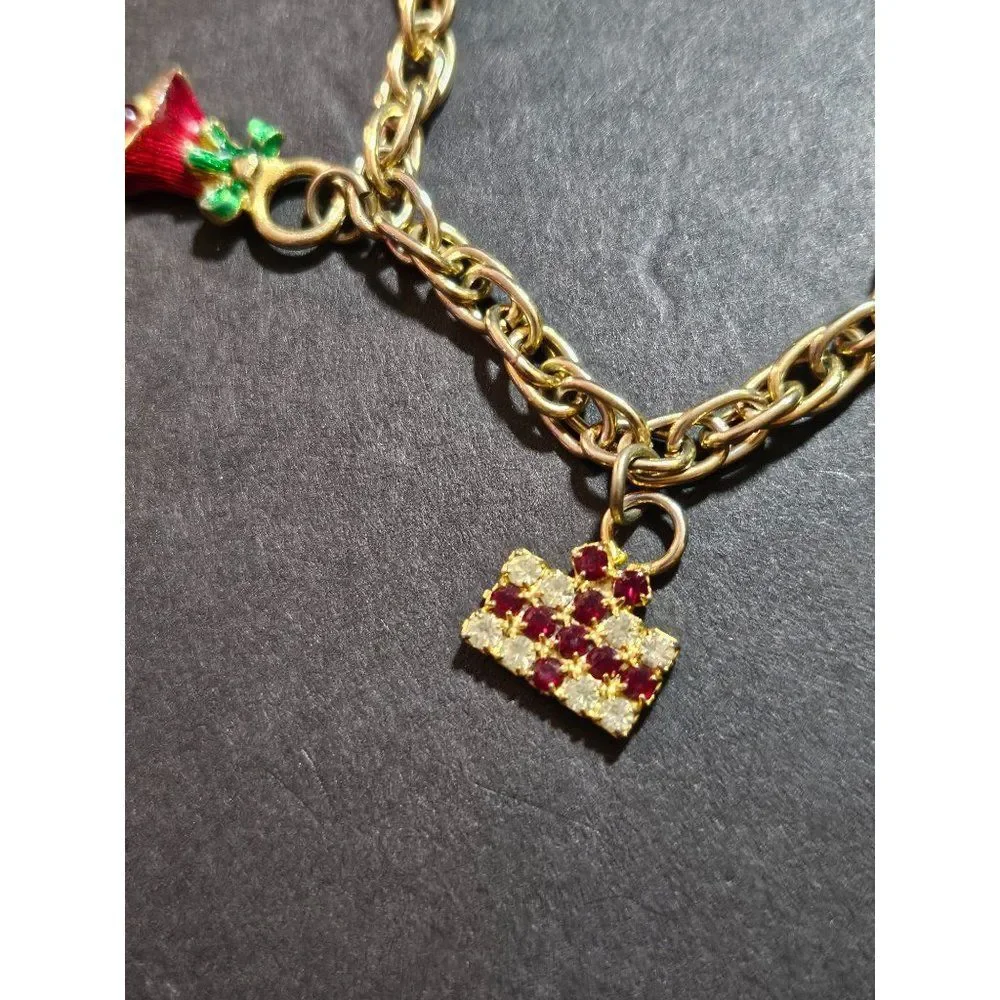 *Sale* Vintage gold tone Christmas charm bracelet 7